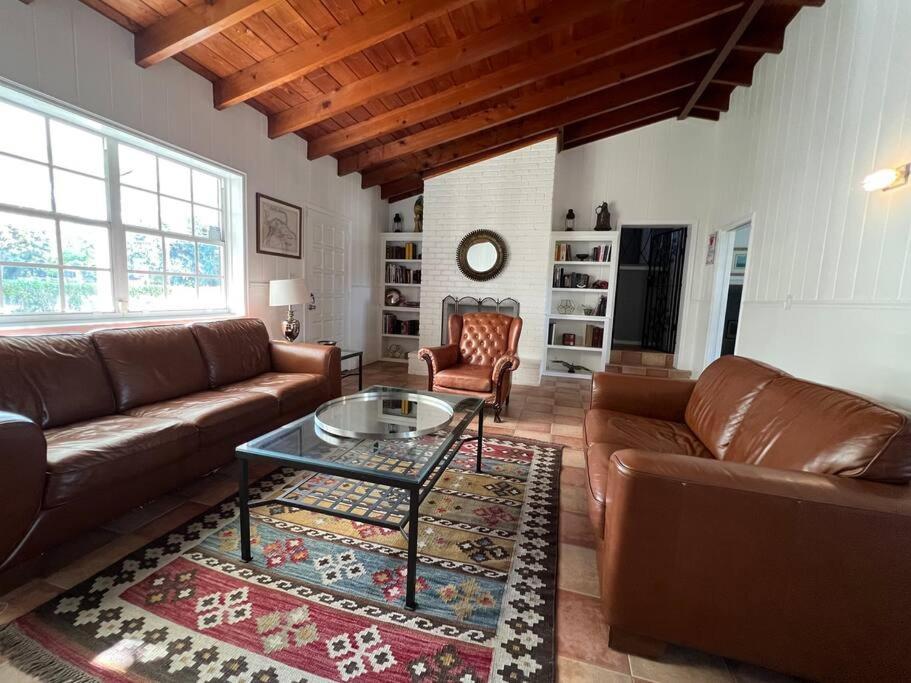 Rustica 5 Bedroom 3 Bath With Pool Next To River 1800 Casa de férias